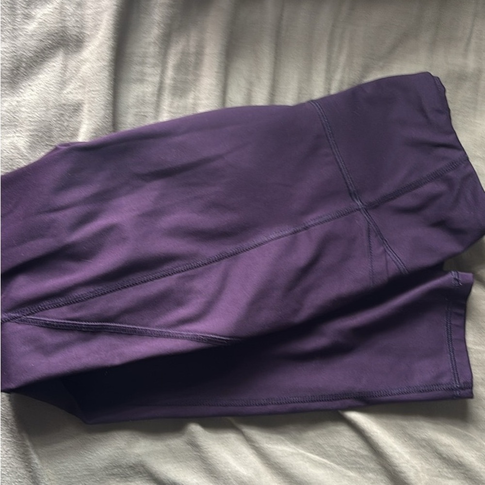 Selling purple leggings they don’t fit me